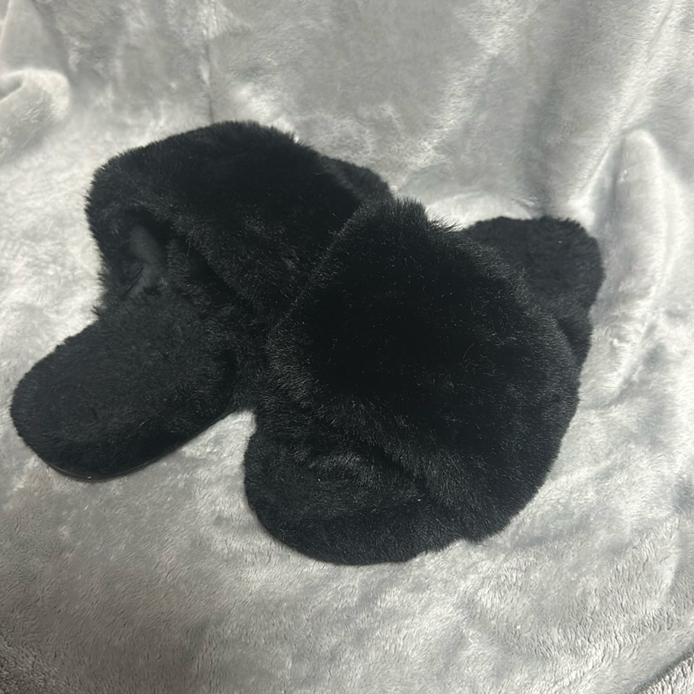 Fluffy Opened toe slippers